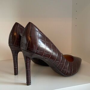 Nine West cut-out side Pump (NEW)